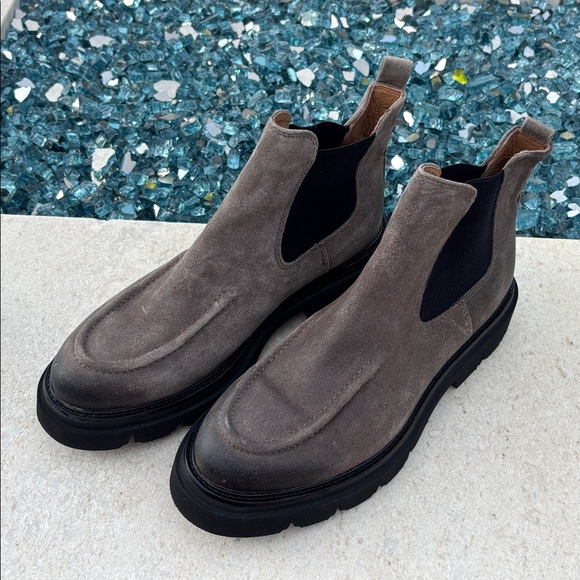 Sofft Samira Platform Chelsea Boot, Size 8-1/2, Taupe Suede, Distressed look - Picture 7 of 7